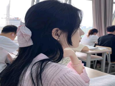 精品高颜值反差婊合集,短视频走红：反差萌魅力引热议